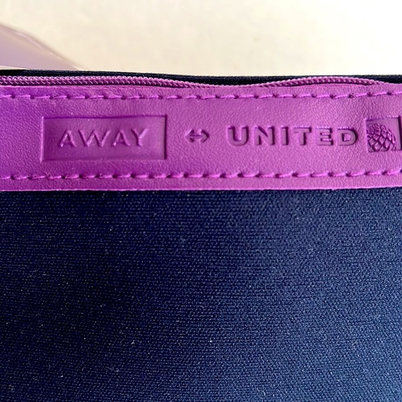 Away United Amenity Travel Pouch New - Picture 4 of 4